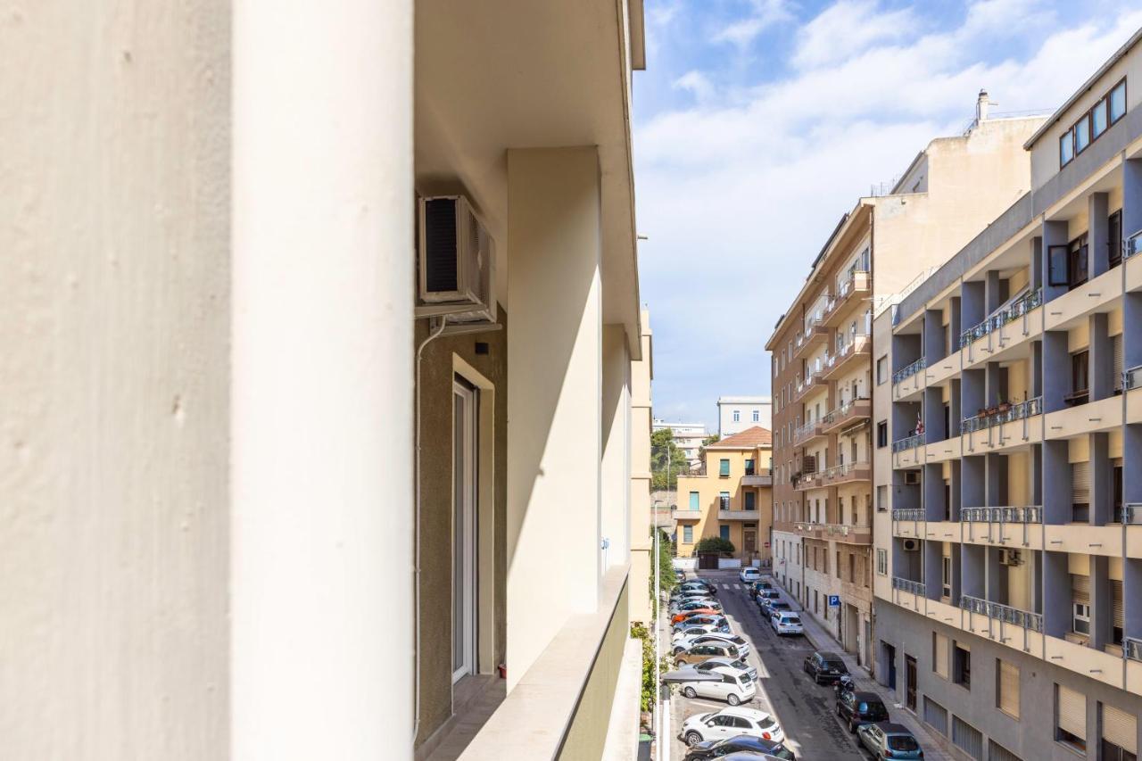 Quarzo. Modern Rooms Cagliari Luaran gambar